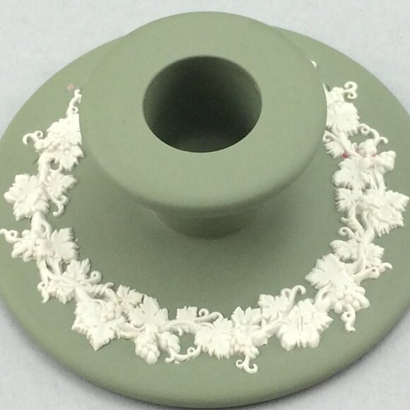2 Pieces of Wedgwood Jaspeware Green Pieces Candlestick Holder Trinket Dish - Picture 7 of 10